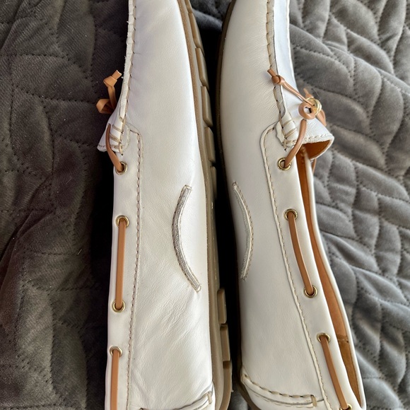 Clarks Artisan loafers. Clarks womans sz10 shoe. White leather never worn loafer - Picture 9 of 13